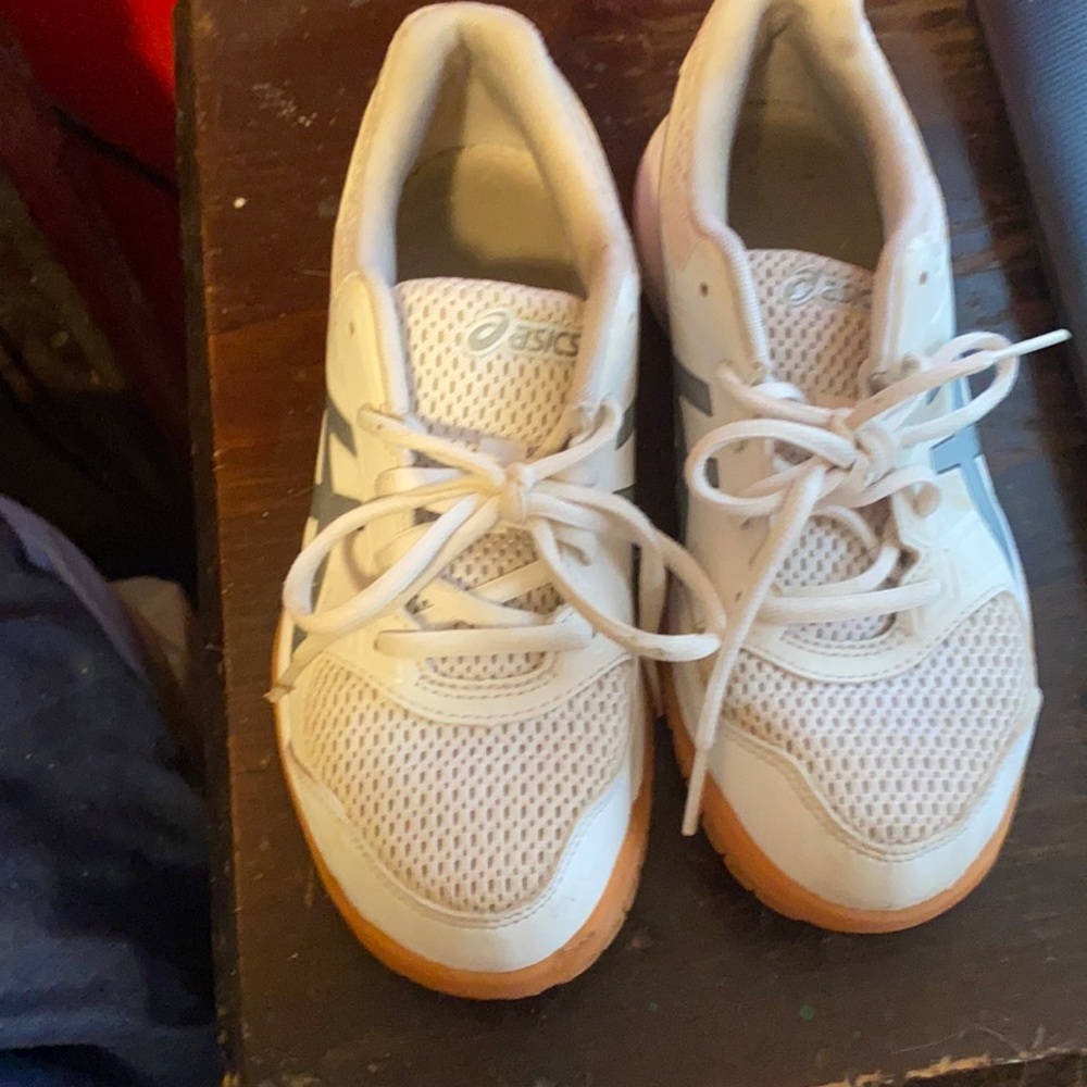 Volleyball shoes